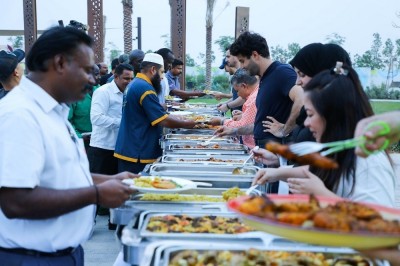 During Ramadan, Al Zahia Families Give Back to the Community’s Service Providers