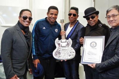 The World’s Most Valuable Guitar worth 2 Million Dollars Decorated with over 11,441 Diamonds Will Be on Display at the Upcoming Jewellery and Watch Show Abu Dhabi