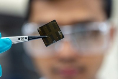 Perovskite Solar Cells Taking the Heat