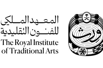 المعهد الملكي للفنون التقليدية «وِرث» يبهر اليونان بفن القط العسيري