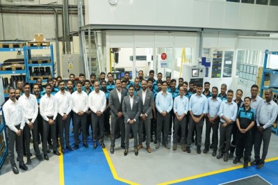 الهندسة الدقيقة لمجموعة فالكون تشغل القمر الصناعي الإماراتي الأكثر تطوراً، 