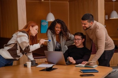 ريموت باس ووافِق يتعاونان لأتمتة كشوف المرتبات والمحاسبة للشركات في الإمارات والسعو...